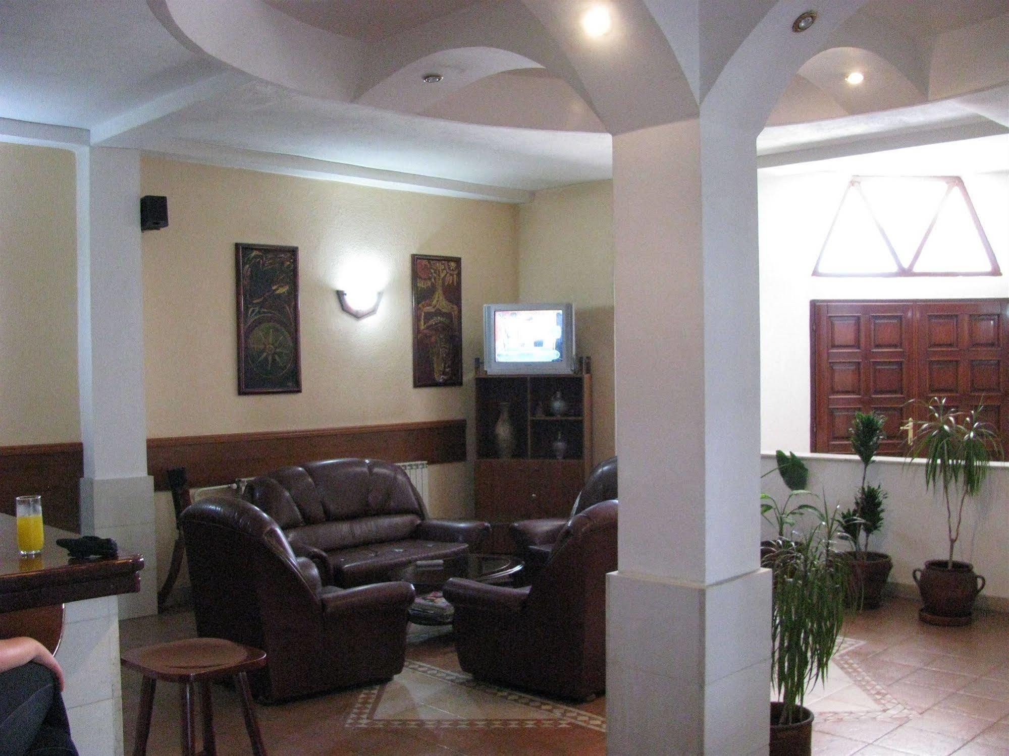 Hotel Vergina Скопье Экстерьер фото