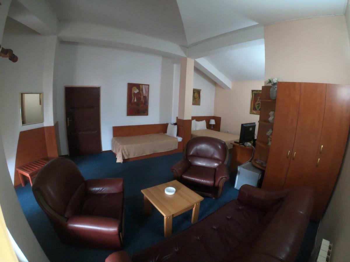 Hotel Vergina Скопье Экстерьер фото