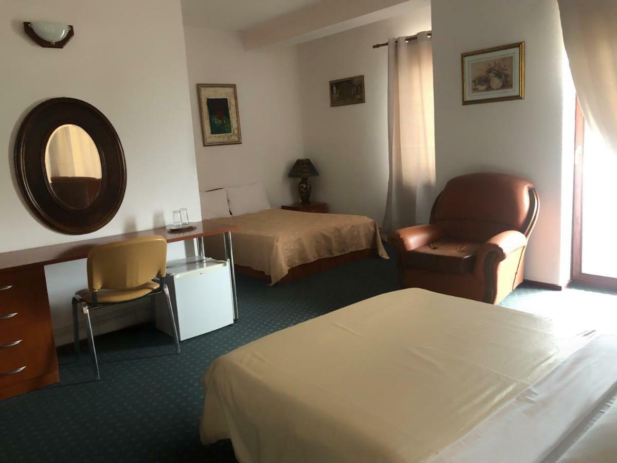 Hotel Vergina Скопье Экстерьер фото