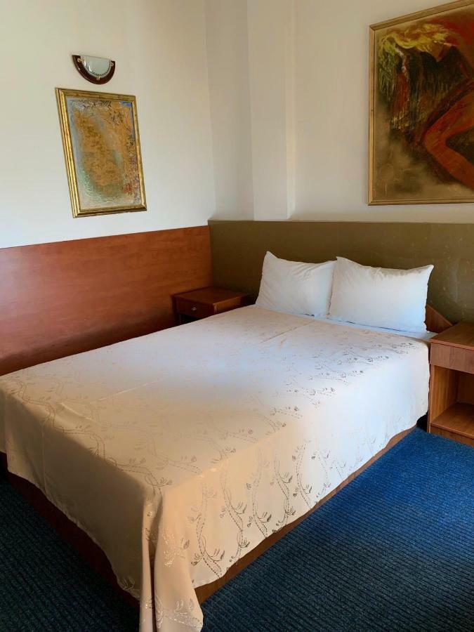 Hotel Vergina Скопье Экстерьер фото